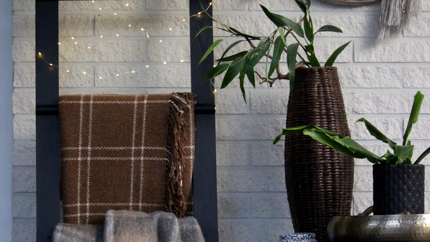 Matjalt mustaks värvitud puidust redel