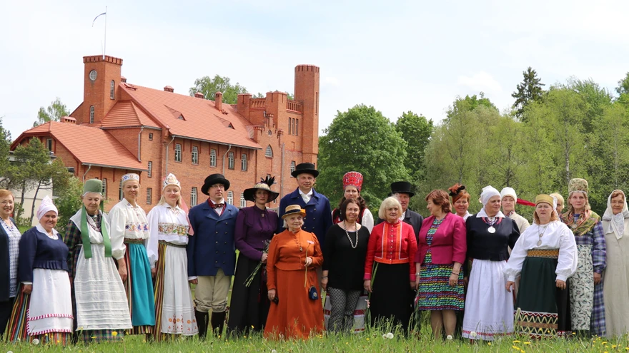 Jäneda rahvarõivakooli lõpetajad aastal 2017
