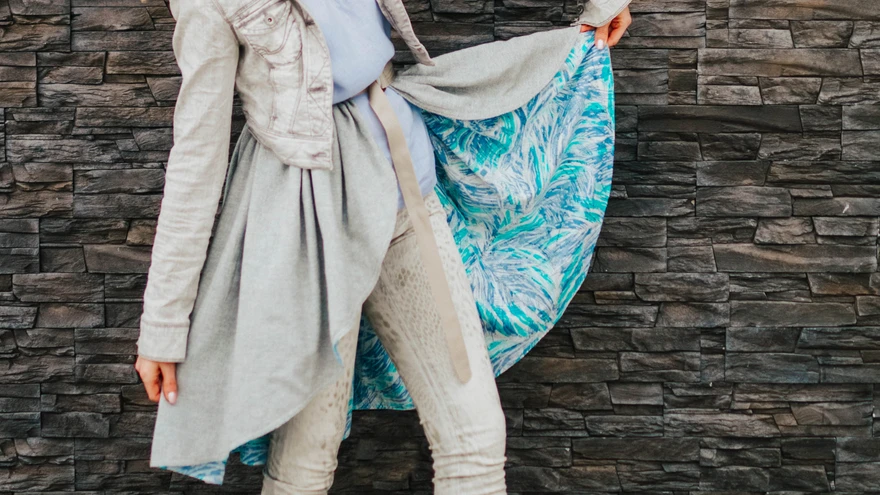 Kanna poolseelikut retuuside, teksade või teise seeliku peal