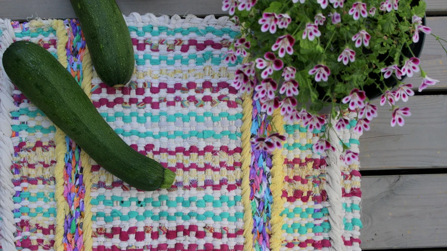 Väike vaibake saab just nõnda kirju kui palju on erinevat värvi materjale