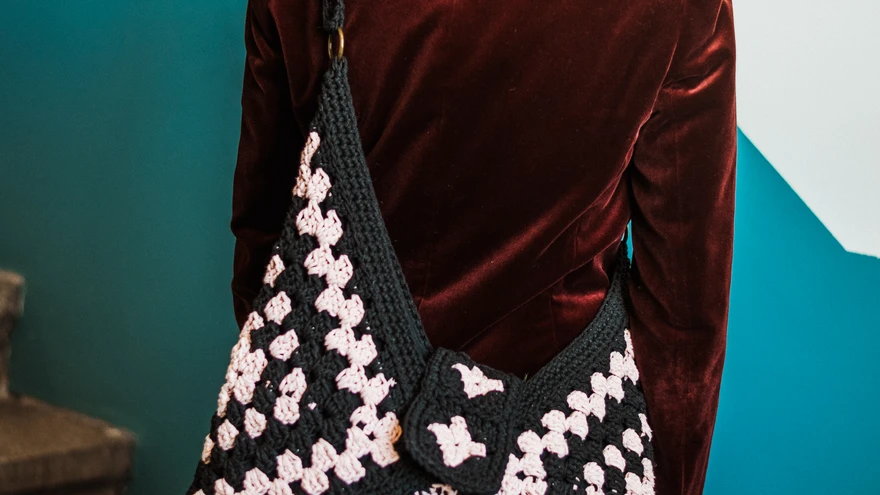 Ägeda vormi ja kujuga kott kolmest motiivist