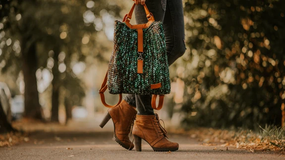 Iga kott on eriline. Nagu ka inimene, kes seda kannab – nii kõlab Kristi sõnum enda disainitud ja kangastelgedel kootud kottide ülistuseks.