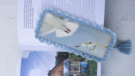 Vana postkaart ja heegeldatud serv võrdub äge järjehoidja!