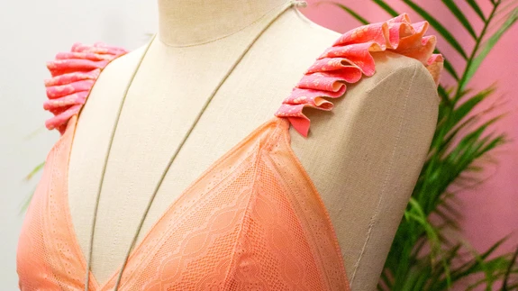 Kaunista kulunud rinnahoidja õlapael