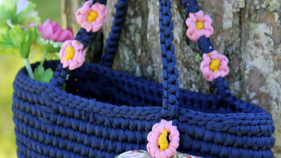 Heegelda kott ja kaunista makramee-tehnikas lilledega