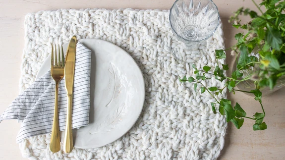 Kootud lauakate on hubane ja soe aktsent õhtusöögilauale!