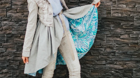 Kanna poolseelikut retuuside, teksade või teise seeliku peal