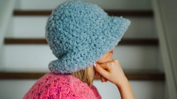 Mõnusalt soe ja kohev bukleelõng sobib suurepäraselt talviseks kaabuks