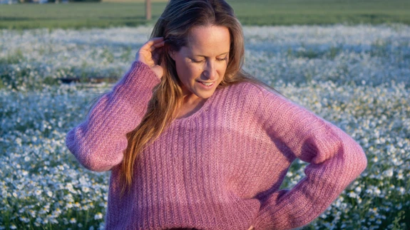 Kahe lõngatooniga kootud üleminekuga mohäärkampsun