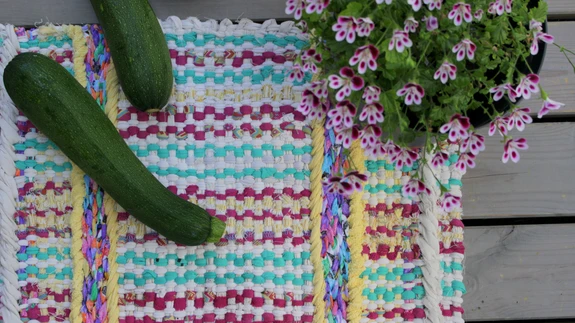 Väike vaibake saab just nõnda kirju kui palju on erinevat värvi materjale