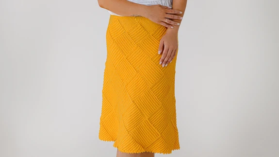 Päikesekollane kootud seelik