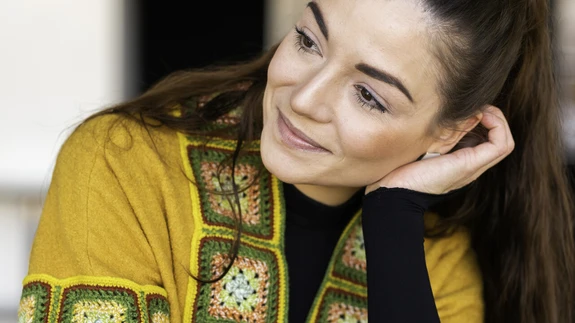 Vanast kudumist tehtud heegelmotiividega jakk.Modell: Vanemuise balletitrupi esisolist Maria Engel.