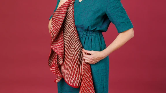 Kahevärviline patentkoes kootud rätikAutor: Anna Verschik, Anna Knitting DesignModell: Kristiina