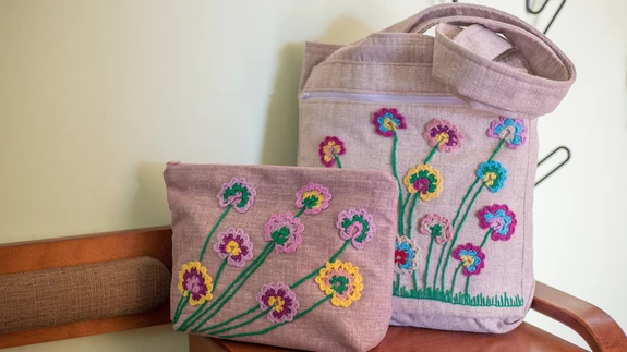 Seto pitsiga kaunistatud tsimmikänga kotikõnõ ja hüa hõngu kotike. Autorid: Dagnija Daniela Gremzda ja Diana Kuusemets