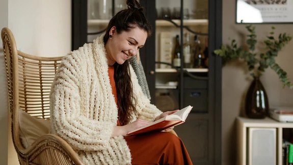 Heegeldatud kardiganAutor: Helena Tikunova / Helena Tikunova DesignModell: Lisete