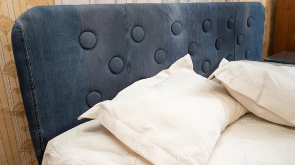 TEKSAKANGAGA KAETUD VOODIPEATS