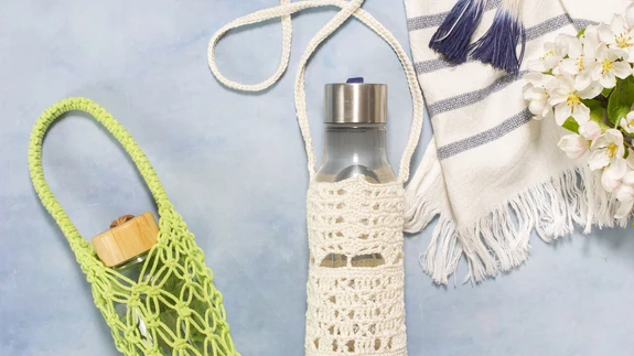 Makramee pudelihoidja Autor: Hilja VäravasHeegeldatud pudelihoidja Autor: Lisete Lige