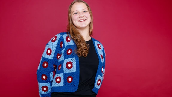 Lilleliste vanaemaruutudega jakk selja tagant. Autor: Grete Mänd